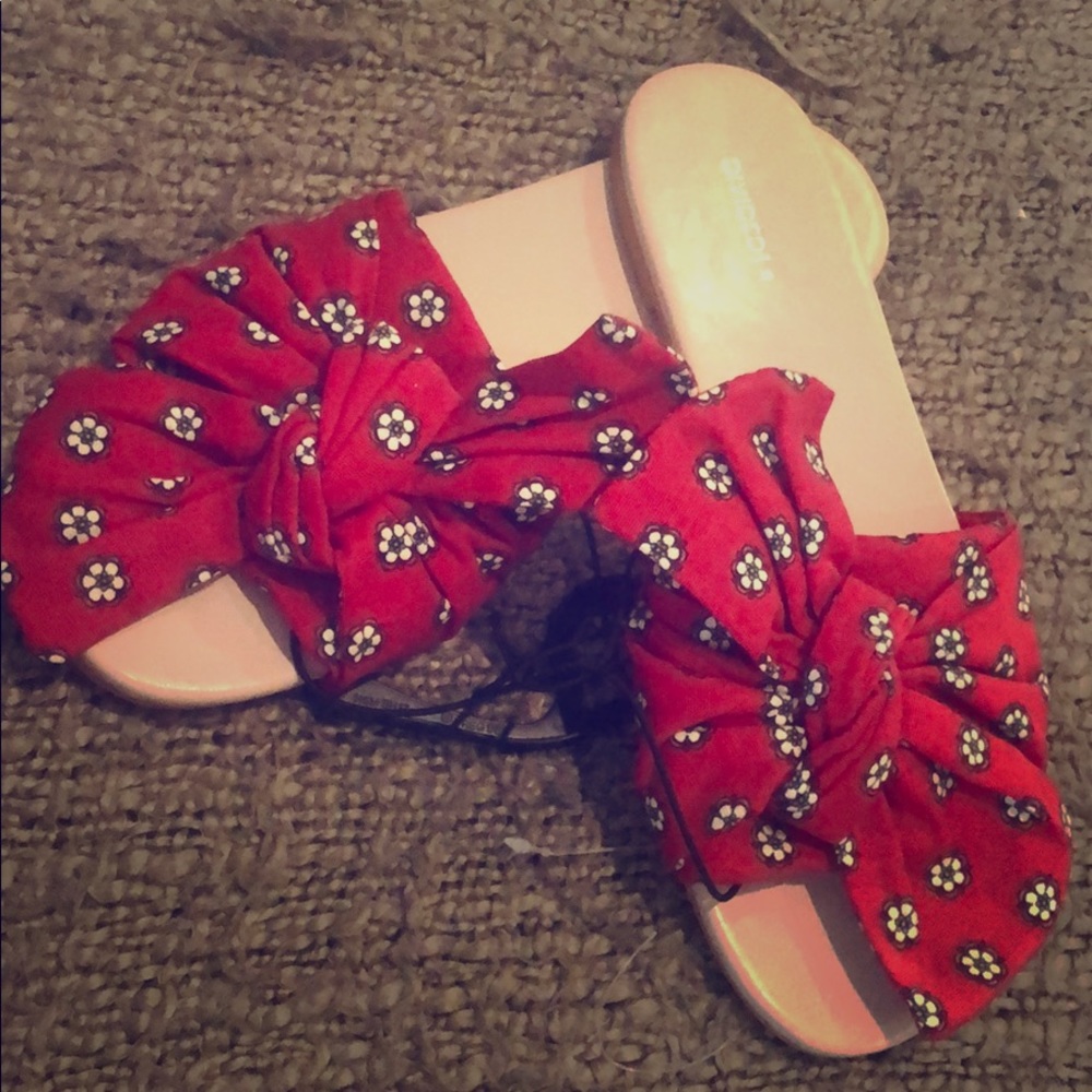 charming touch to your casual looks